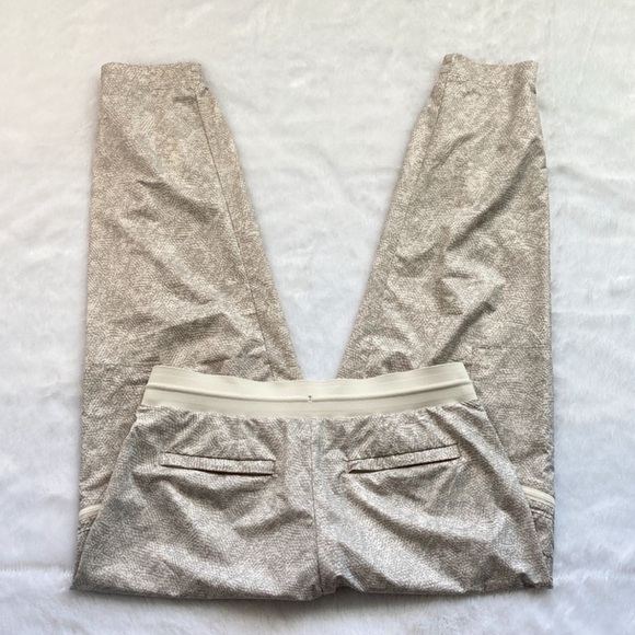 Athleta Venture Printed Pant Tan and Cream Joggers, size 10 - Picture 5 of 7